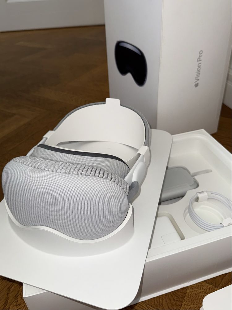 Apple Vision Pro 512GB - като нов, пълен комплек