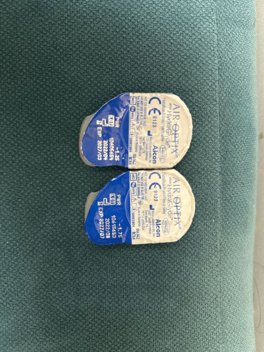 Продам контактные Линзы для глаз air optix -1,25 и -1,75