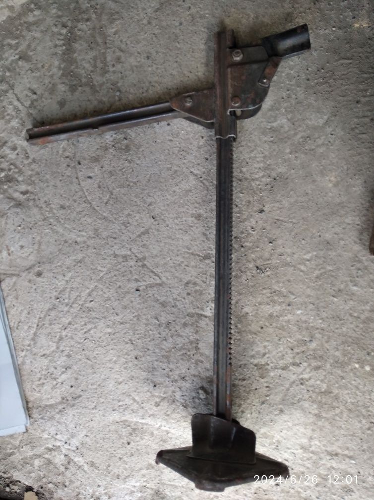 Продам 3 разных домкрата