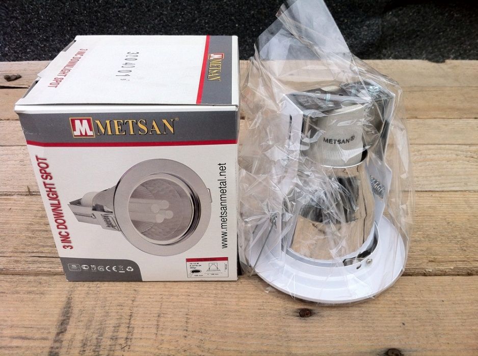 Vând 2 spoturi încastrate dulie normală