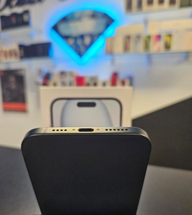 Iphone 15 / Black / 128 GB / DeluxGSM