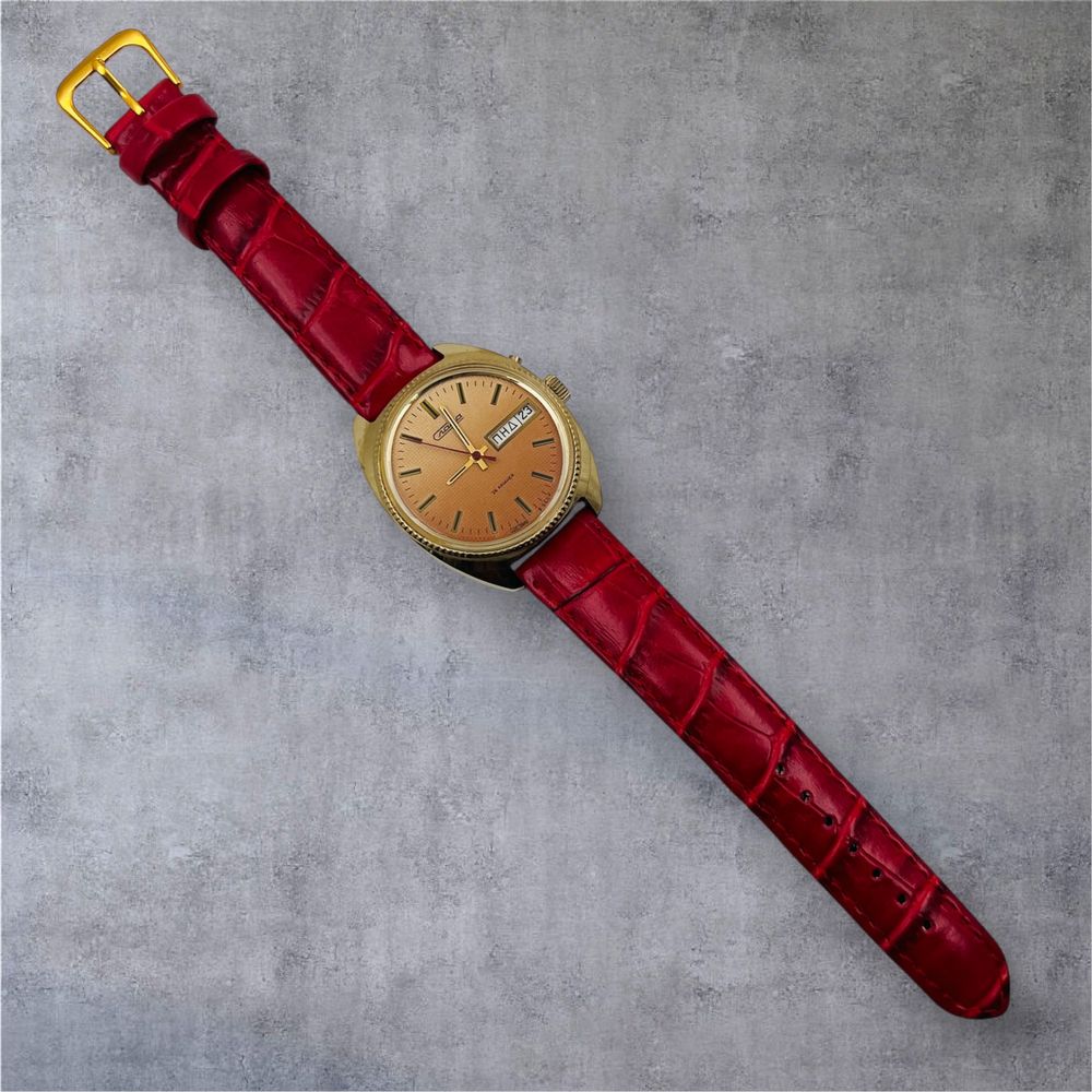 Slava Automatic watch в перфектно състояние за колекционери