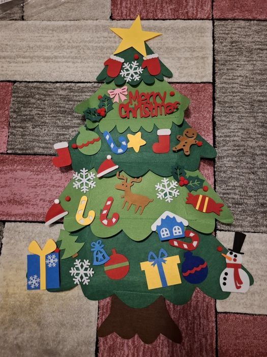 Brad de Crăciun din fetru