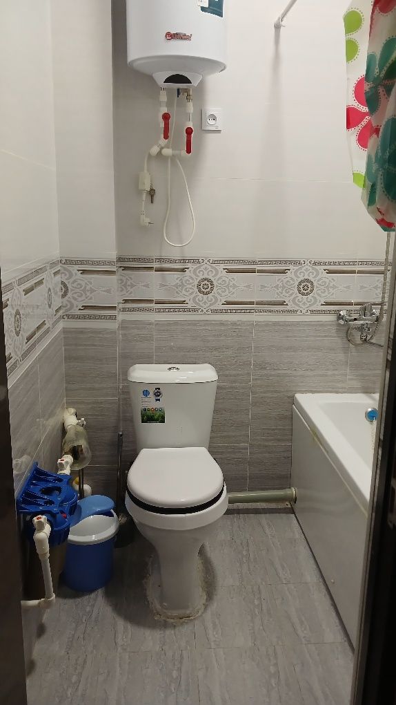 Urganch shaxar Nihol maktab yonida 7/4 qavatda joylashgan 2 xonali kv