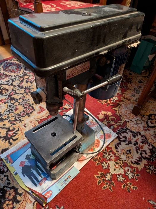 Masina de gaurit de banc