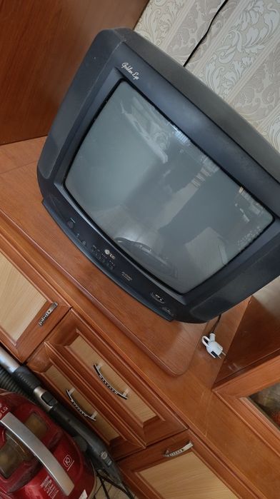 Телевизор рабочий . Импортный