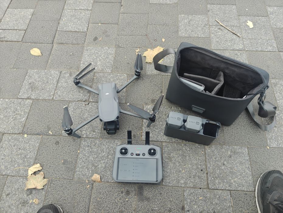 Продам/обменяю дрон DJI air 3s