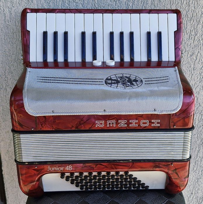 Acordeon Hohner cu 48 basi