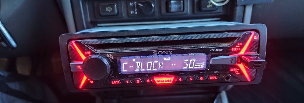 SONY CDX-G1100U & Sony CDX-GT40U 
55 W x 4
USB (тип A)
AUDIO AUX ОТПРЕ