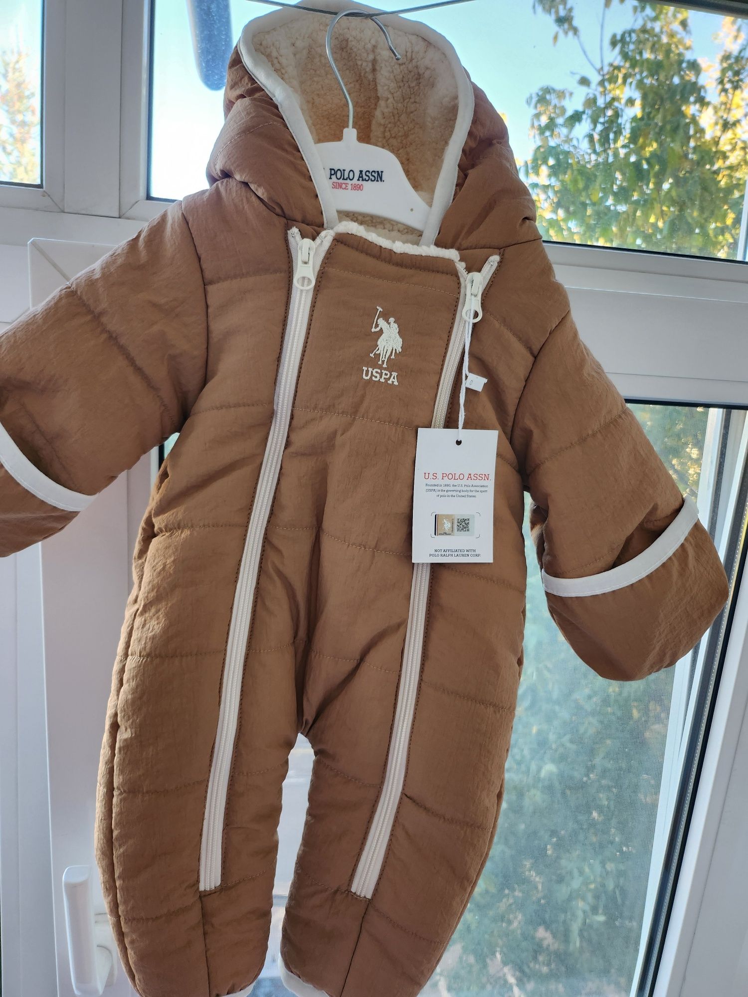 Salopeta matlasata cu gluga Polo Assn noua cu eticheta
