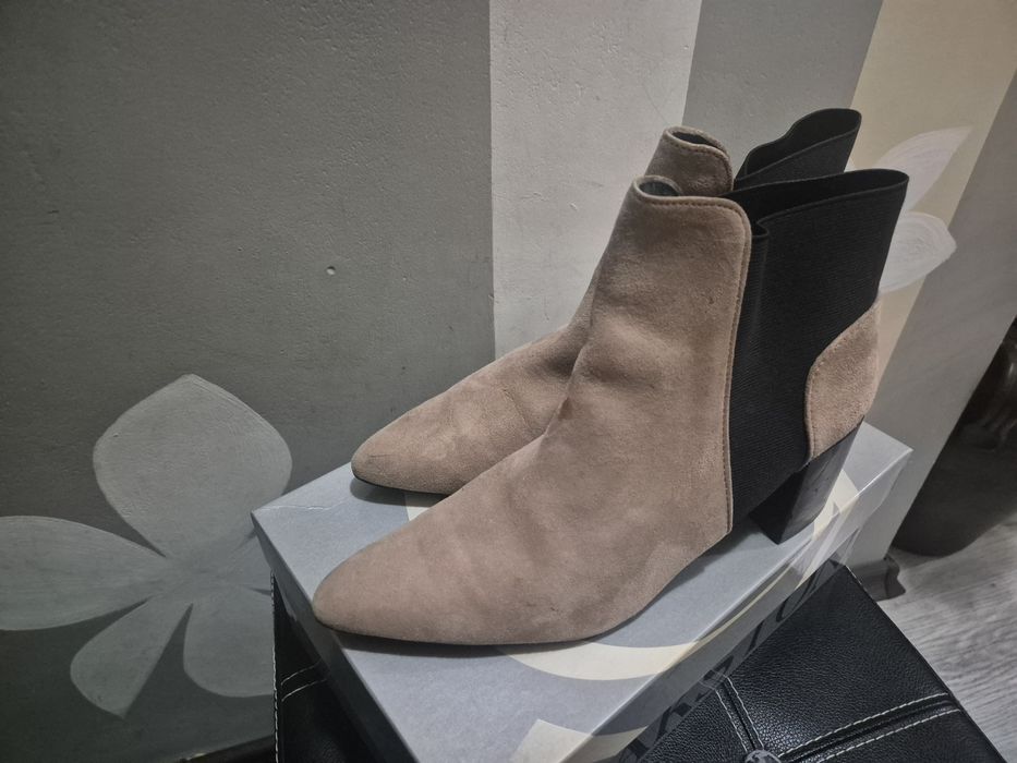 Бежови боти от естествен велур Zara No40