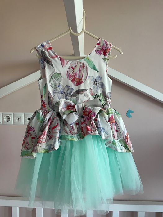 Официална детска рокля размер 110