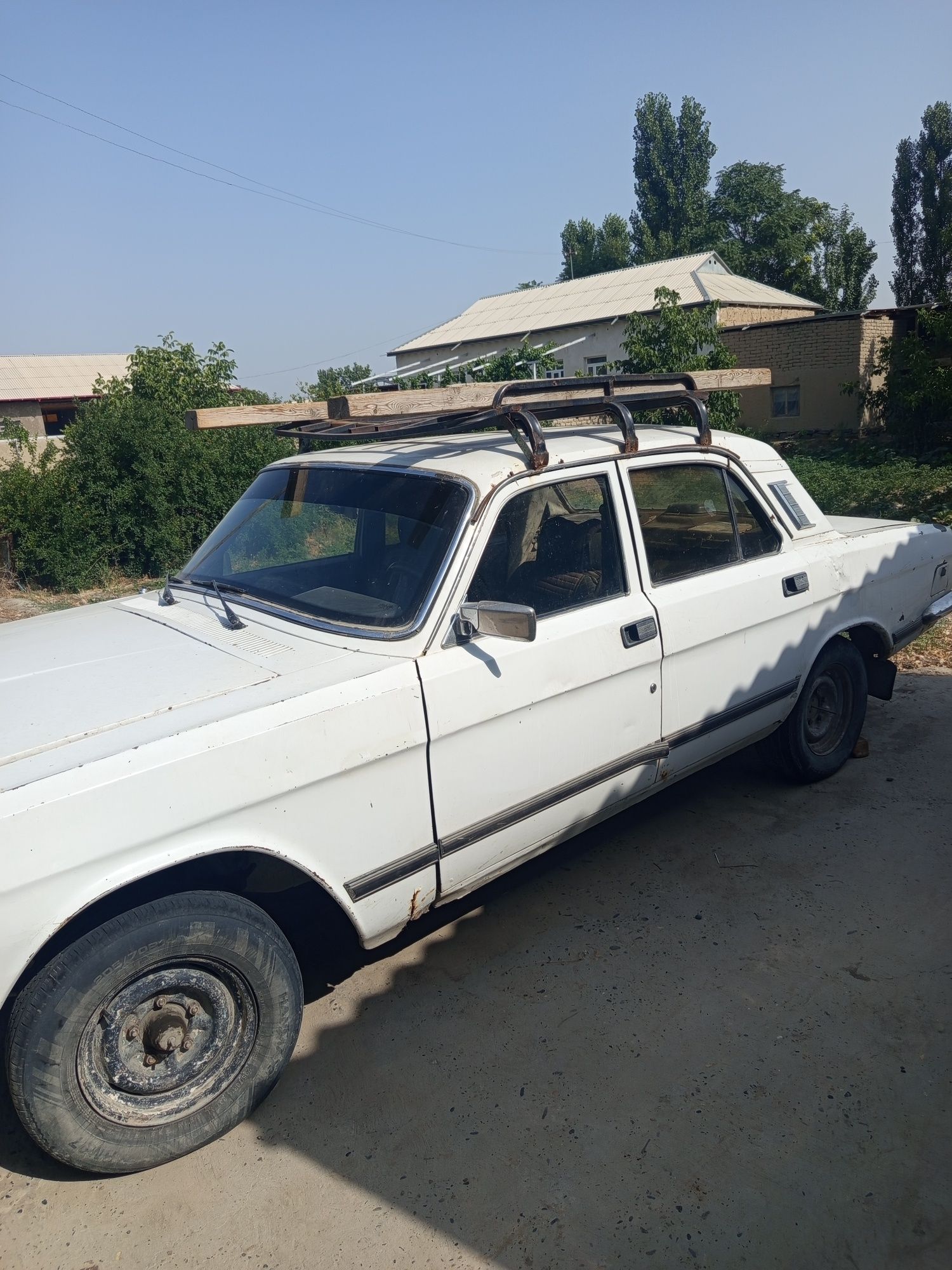 Volga GAZ 2410 sotiladi