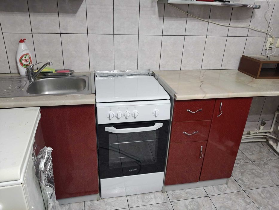 Închiriez apartament cu 2 camere decomandat
