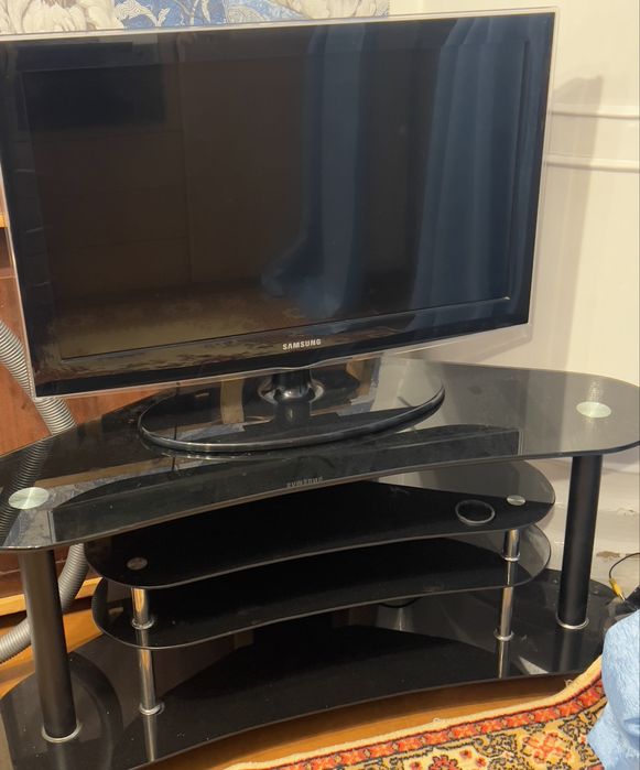 Продам телевизор и тумбу.