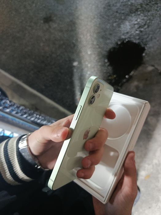 iPhone 12 , 64 gb