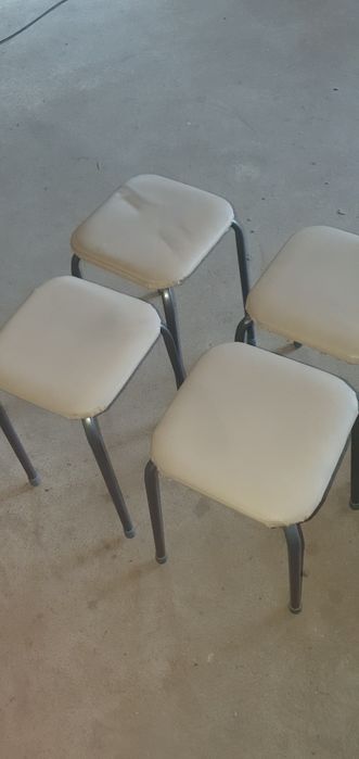 Астана Ул.А.Бокихана 25в продам табуретки
