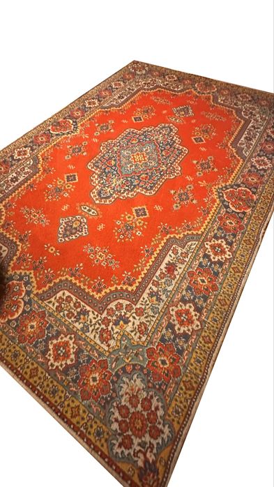 продам шерстяной ковер 2*3 метра. в хорошем состоянии