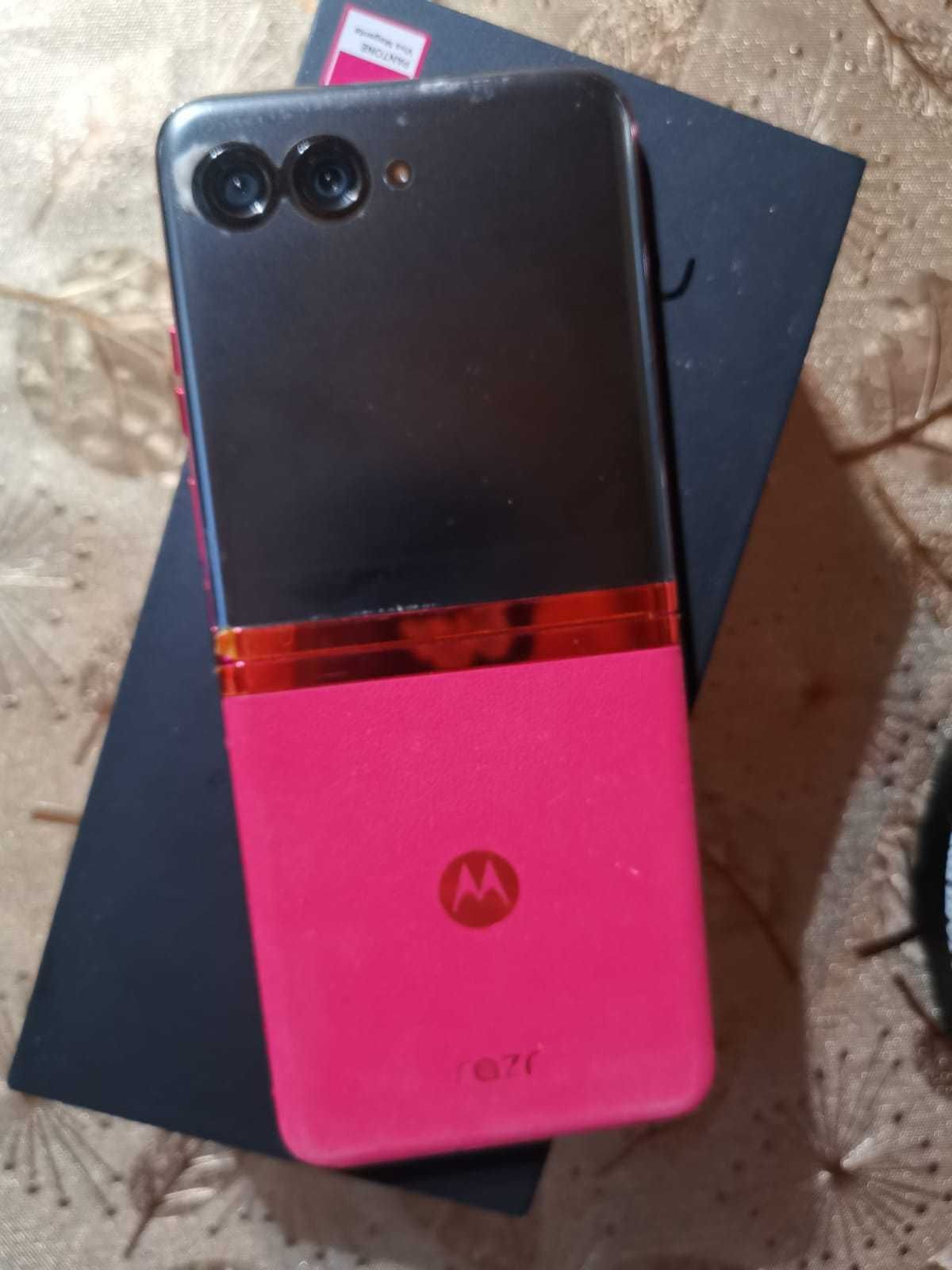 Motorola RAZR 40, Ultra