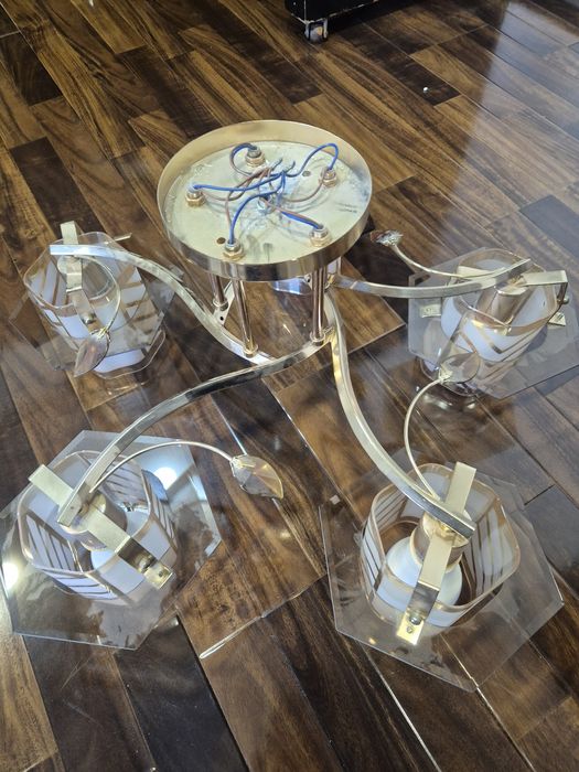 Продам люстру 5ти рожковую