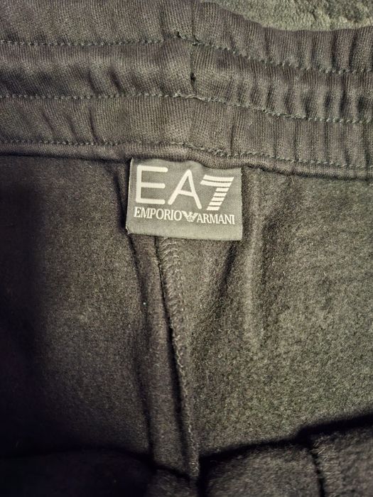 Спортно долнище EA7 Emporio Armani