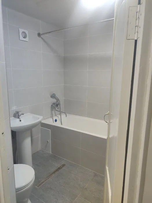 Продажа Чиланзар 23 квартал 2/2/5 Кирпичный дом, смежка, балкон 2*6