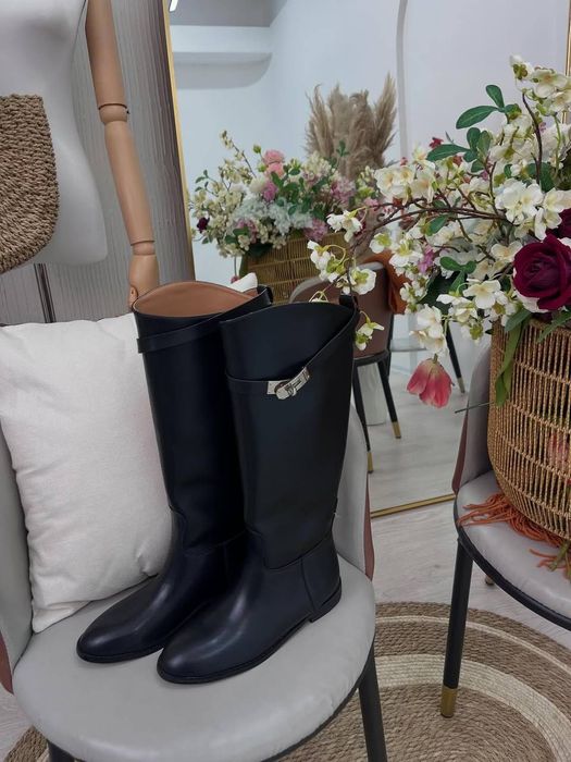 Продам зимние сапоги