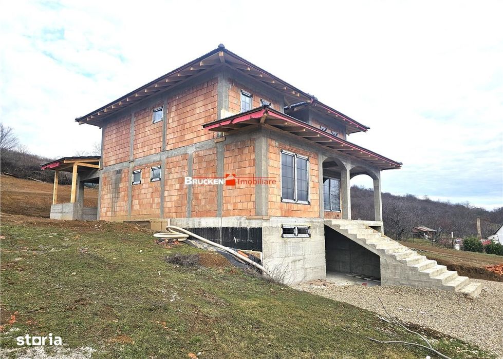 Casa La Rosu Cu Panorama Incrediblia Si Teren Generos In Zona De Dealu