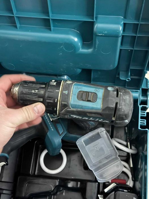 Продавам Акумулаторен Винтоверт и Бормашина Винтоверт Makita