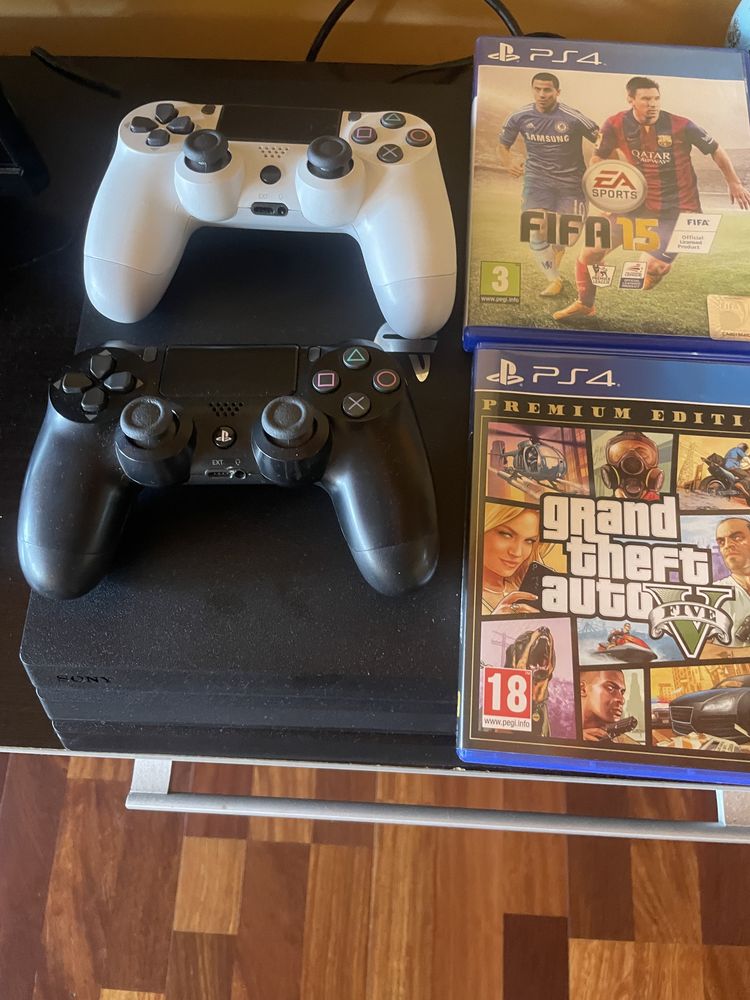 Vând PS 4 2 geoisticuri getea 5