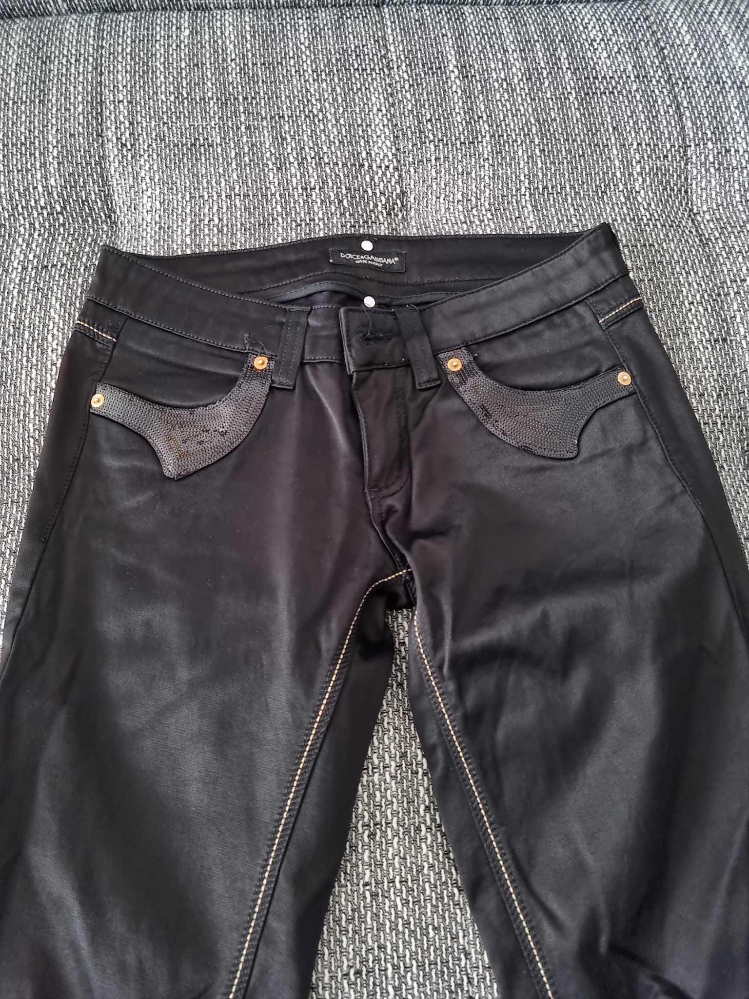 Vand pantaloni Mango, D&G si fusta Stradivarius