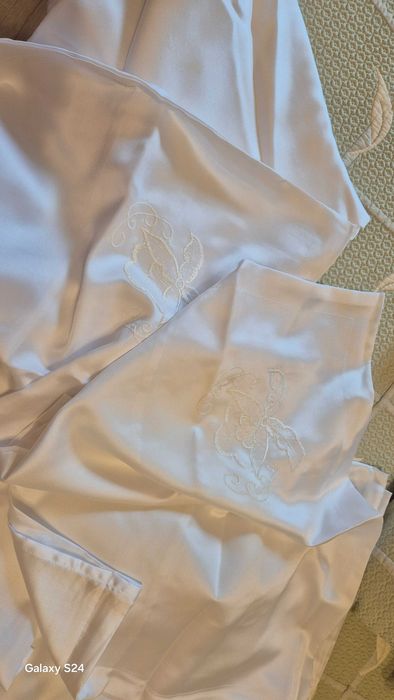 Продавам сатенени чаршафи