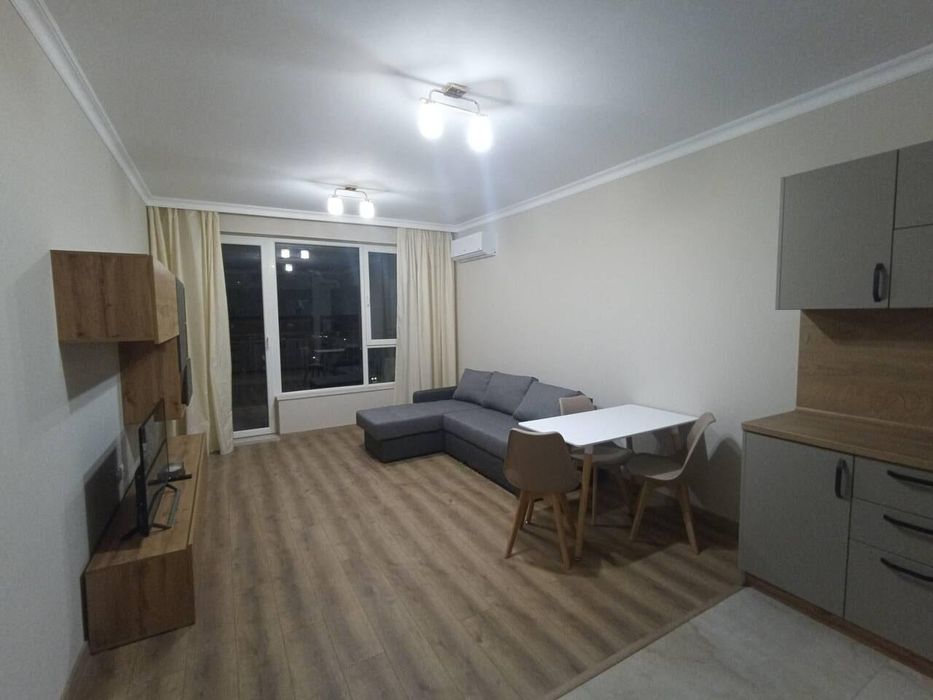 Дава се под наем Двустаен апартамент в Бургас, Изгрев - 59 кв.м за 561 € - Снимка #2