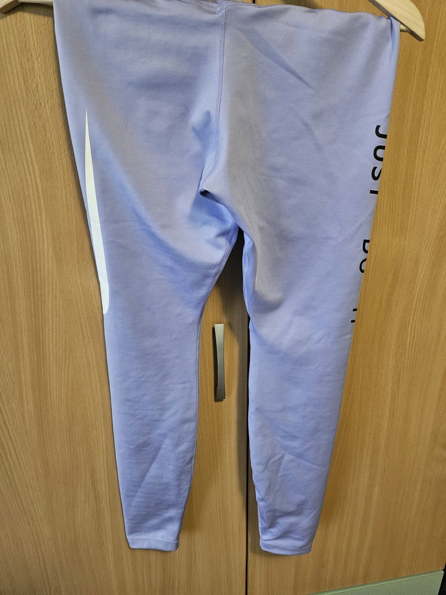 Спортни клинове Nike и Calvin Klein