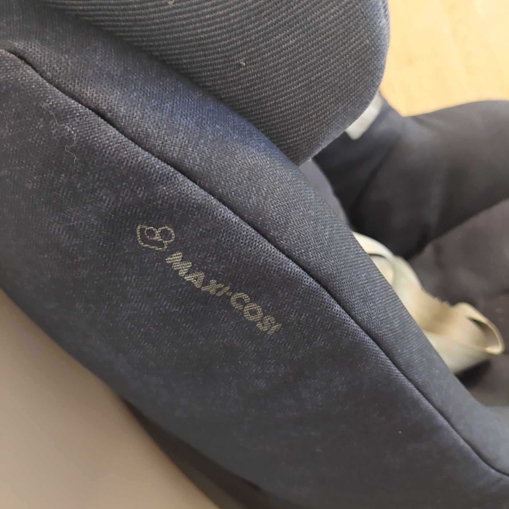 Scaun auto Maxi Cosi 2 way Pearl si baza ISOFIX ansamblu ORIGINAL