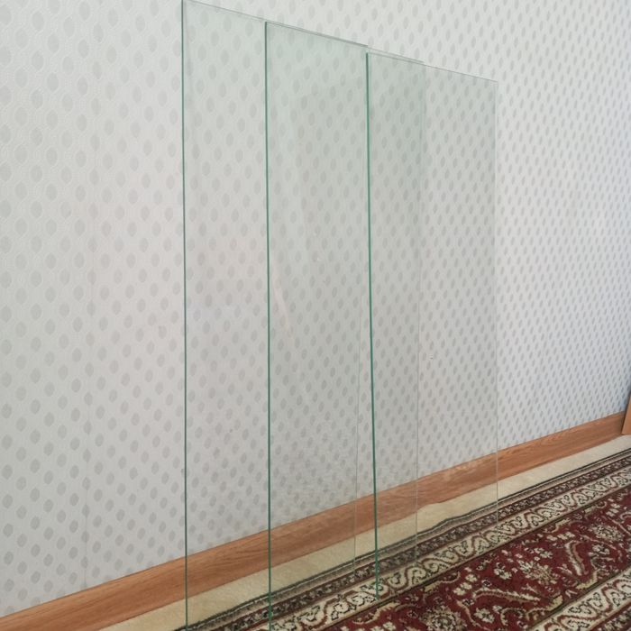 Продам  Стеклянные полки и доски от мебели