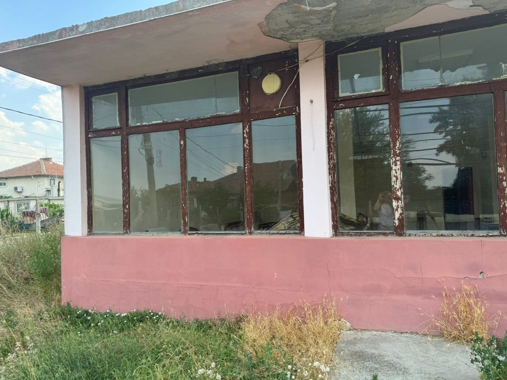 Продава се търговски имот в центъра на с. Кликач, общ. Карнобат