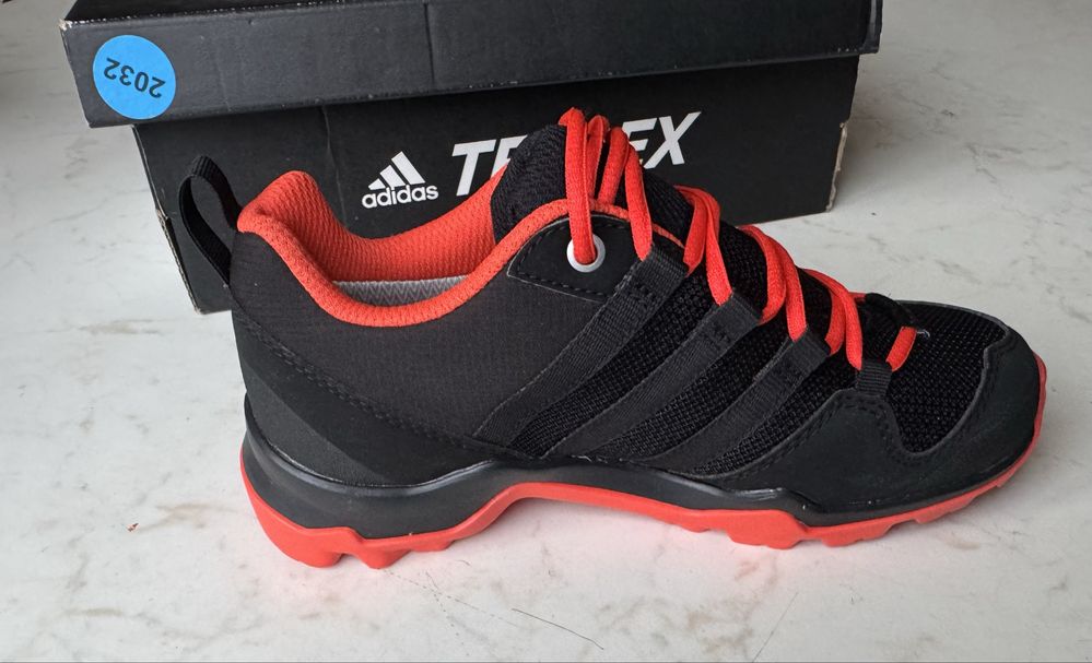 Adidas Terrex AX2R CP K – măr. 32, noi cu etichetă, Climaproof