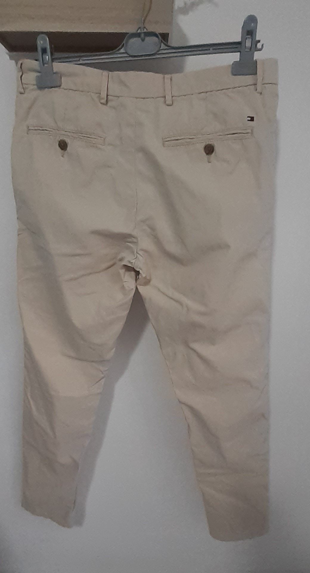 Pantaloni Tommy Hilfiger Marimea M, 86 cm talie, 103cm lungime.