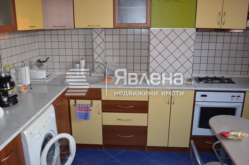 Продава се Тристаен апартамент в Пловдив, Тракия - 91 кв.м за 1737 €/кв.м - Снимка #2