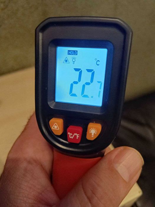 Цифров инфрачервен термометър