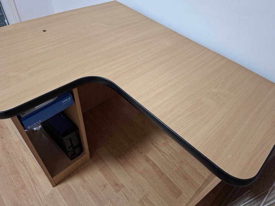 Birou spatios pentru munca sau acasa, 350 Ron, Negociabil.