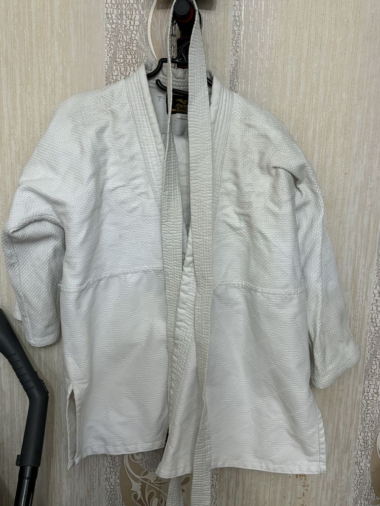 Продам кимоно хорошее