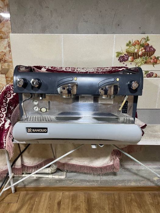 Срочно продаются кофемолка и кофемашина.