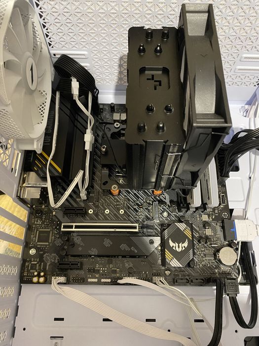 ГАРАНЦИОННИ Ryzen 5 5600x, Asus B550M-E, 16 GB DELTA FORCE