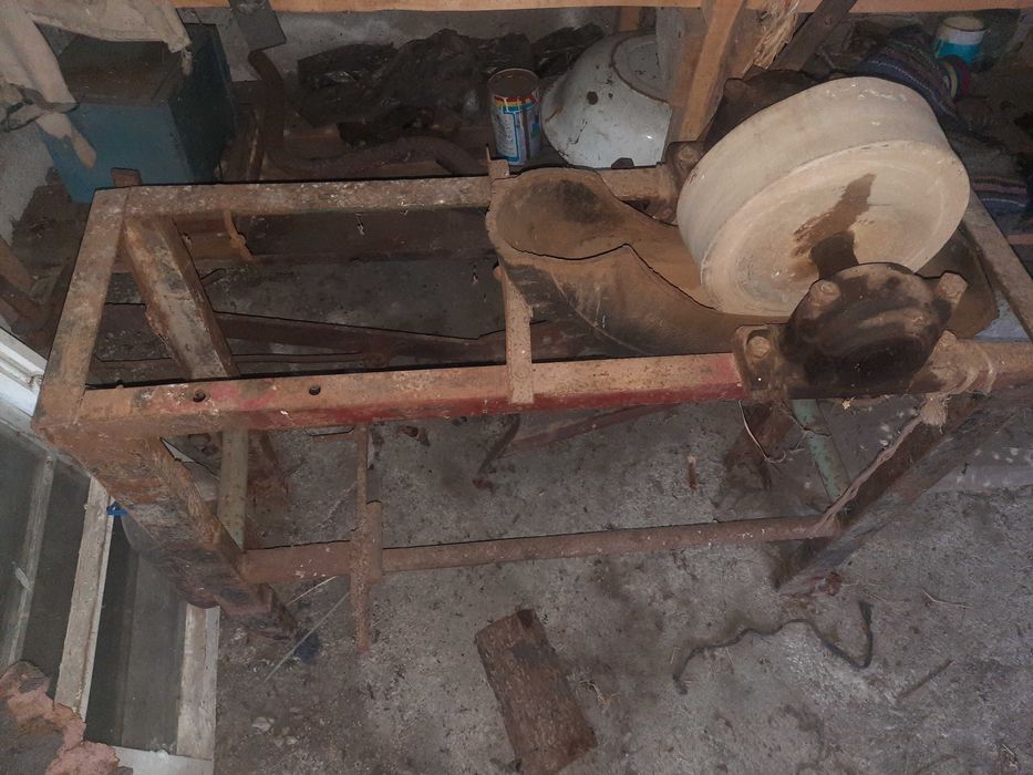 Каменно точило за ножове