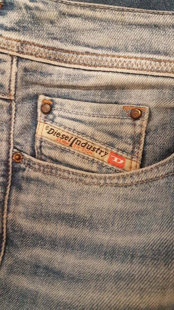 Vand jeans Diesel autentici