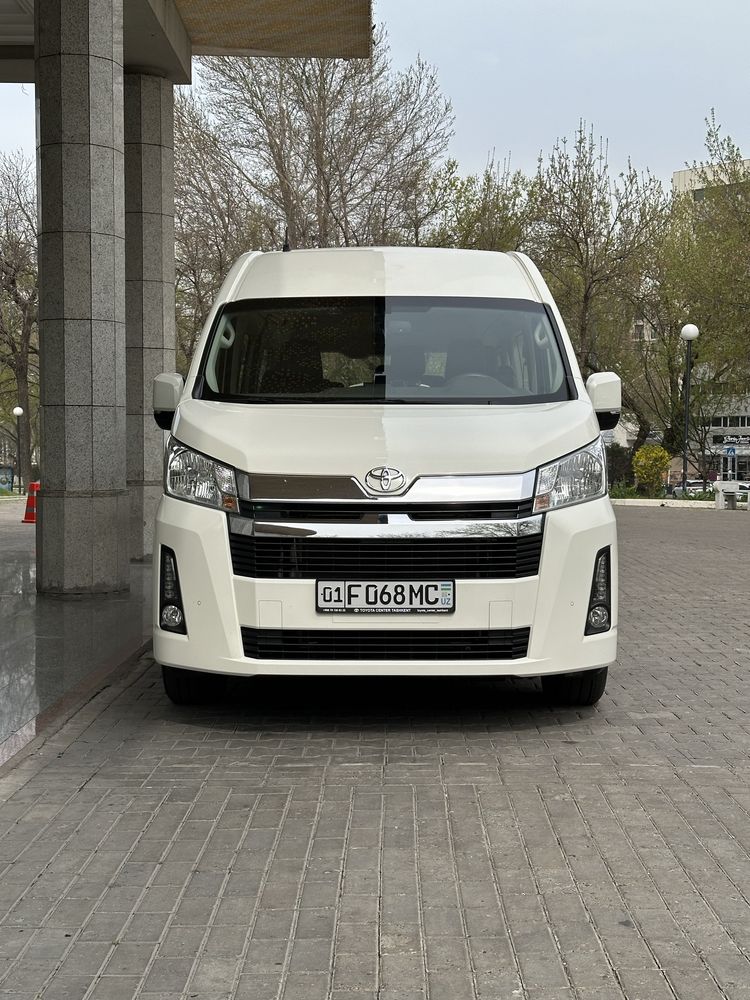 Услуги на микроавтобусе марки Тойота Hiace