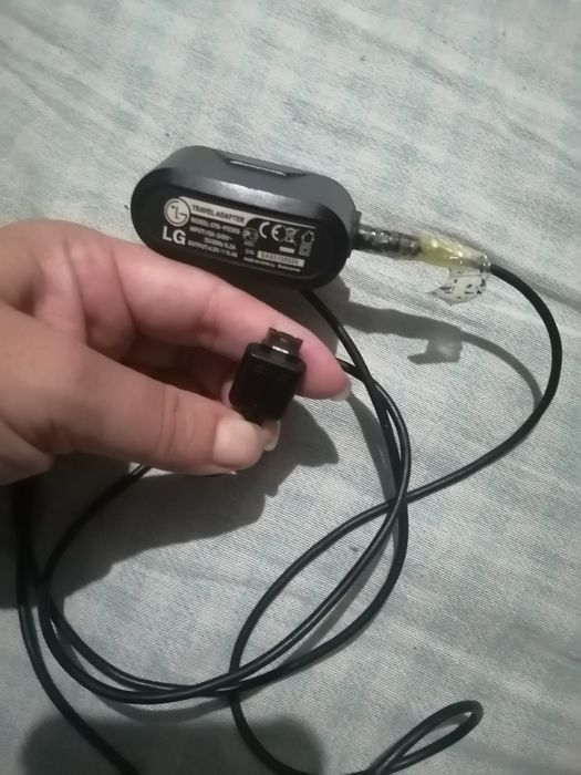 Продам зарядки LG