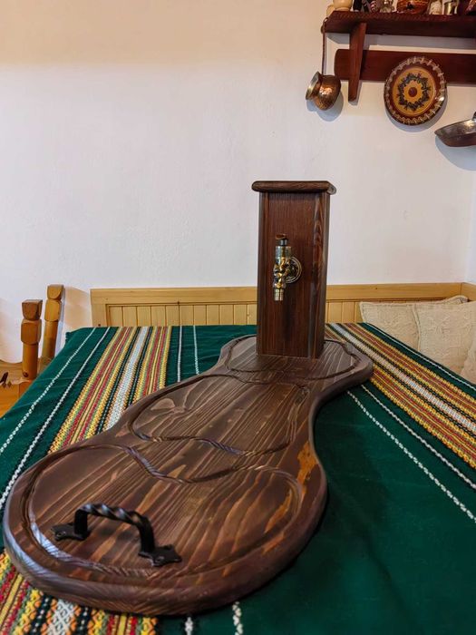 Подарък за мъж – дървен диспенсър за алкохол